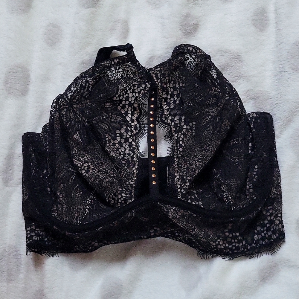 Victoria's Secret Unlined Wired High Neck Lace Bra | Size 36DD